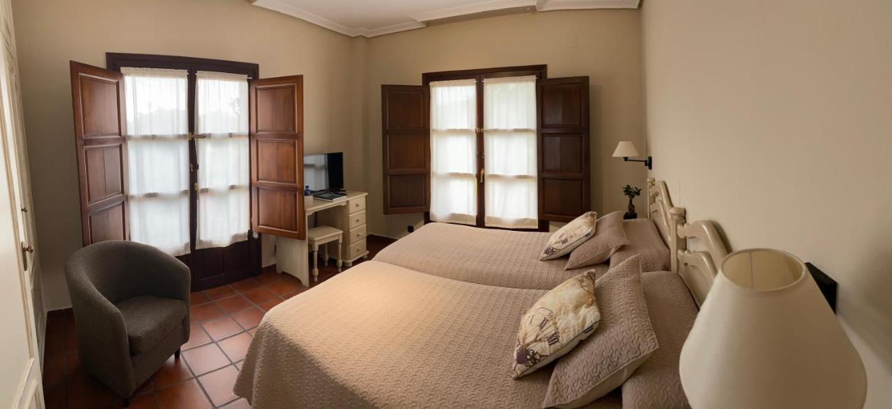 Hotel La Boriza Andrin Bagian luar foto