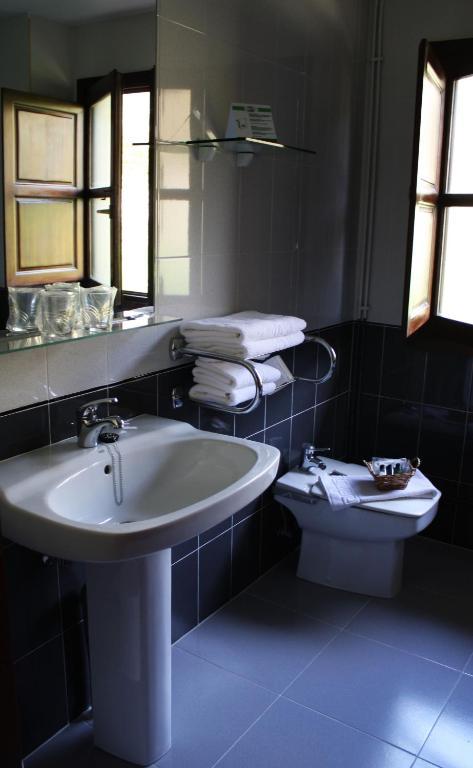 Hotel La Boriza Andrin Bagian luar foto